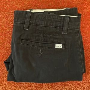 Black Levi’s chino style